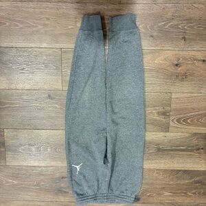 Jordan Kids Gray Heather Jogger Sweatpants with White Jumpman